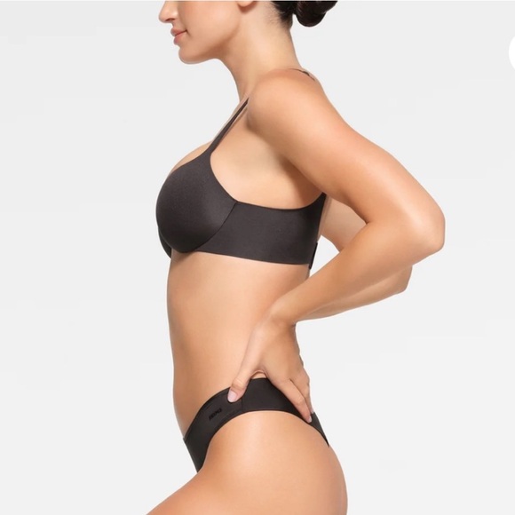 SKIMS ULTIMATE PUSH UP PLUNGE BRA NWT - Picture 2 of 5